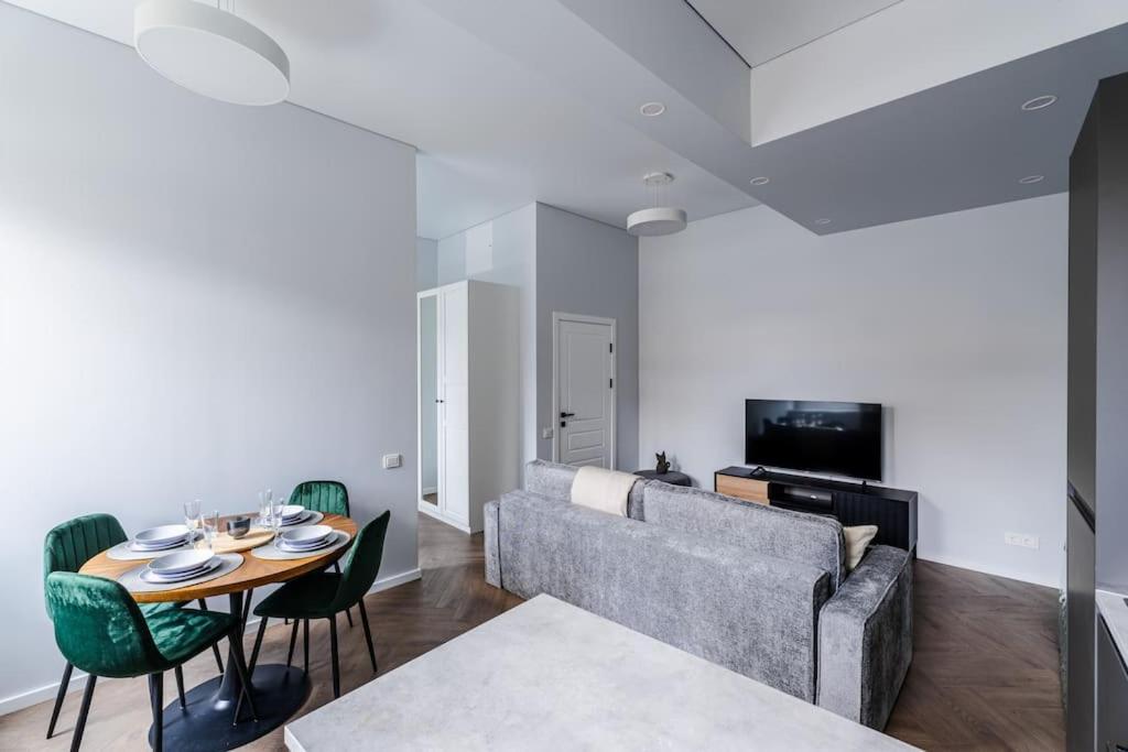 Modern Flat In Old Town Kaunas - Free Parking & Self Check-In Exterior photo