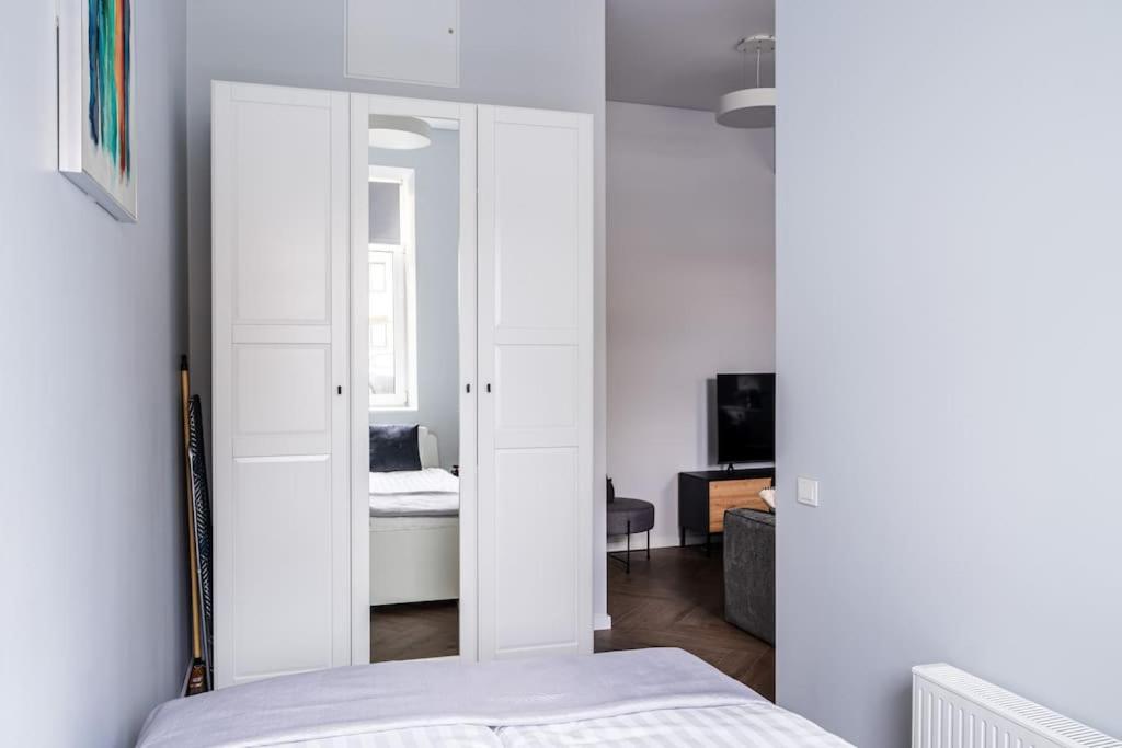 Modern Flat In Old Town Kaunas - Free Parking & Self Check-In Exterior photo
