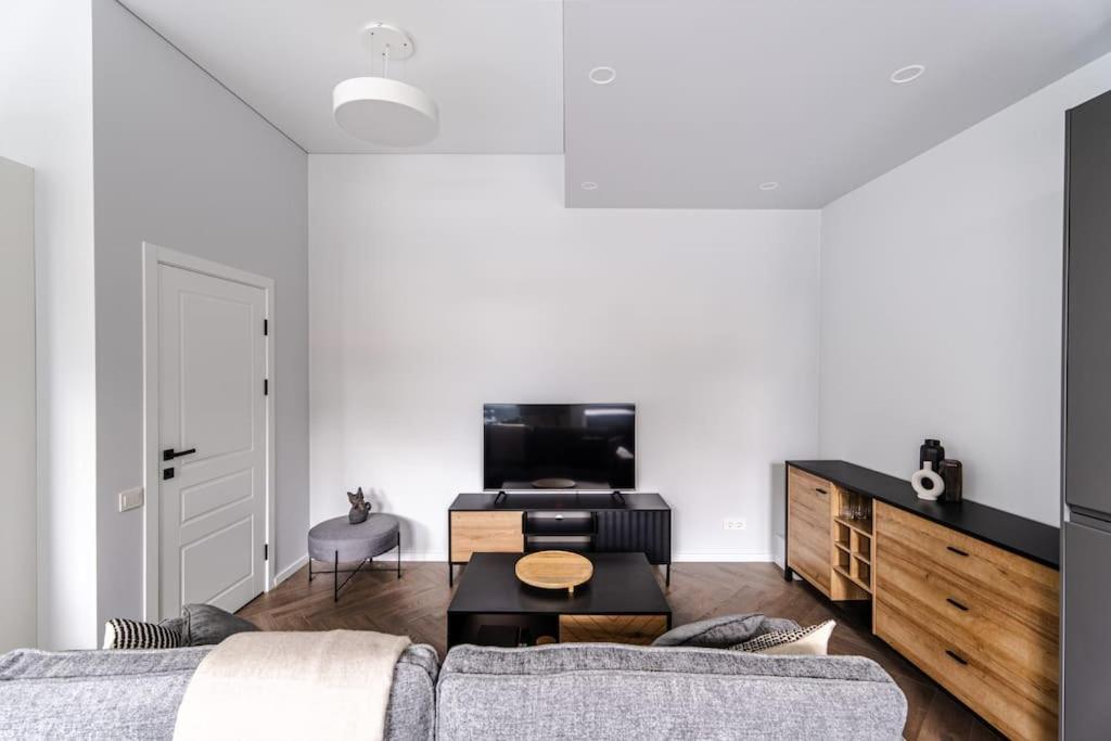 Modern Flat In Old Town Kaunas - Free Parking & Self Check-In Exterior photo