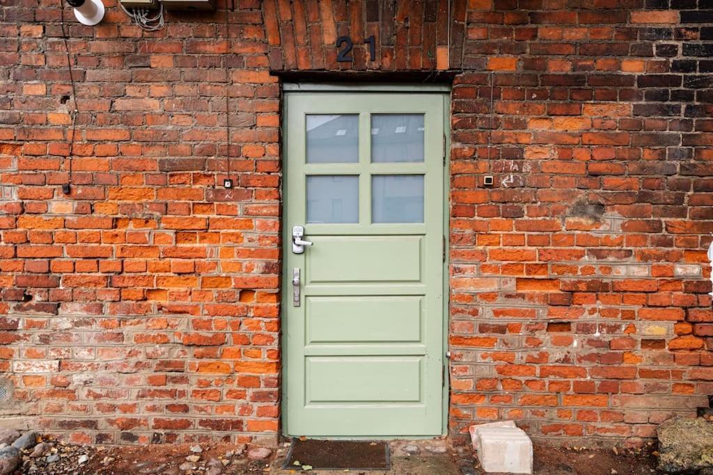 Modern Flat In Old Town Kaunas - Free Parking & Self Check-In Exterior photo